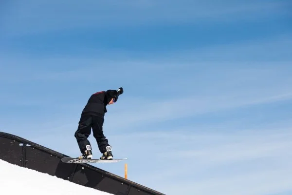 freestyle skiing halfpipe